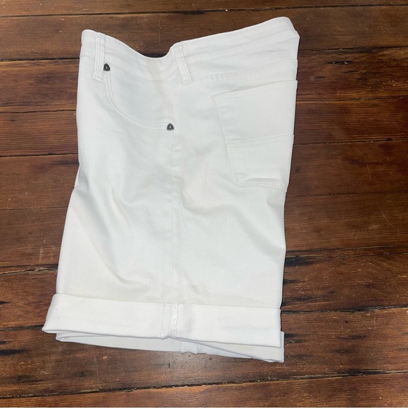 Kut from the Kloth White Jean Shorts Classic Denim Style - Picture 3 of 5